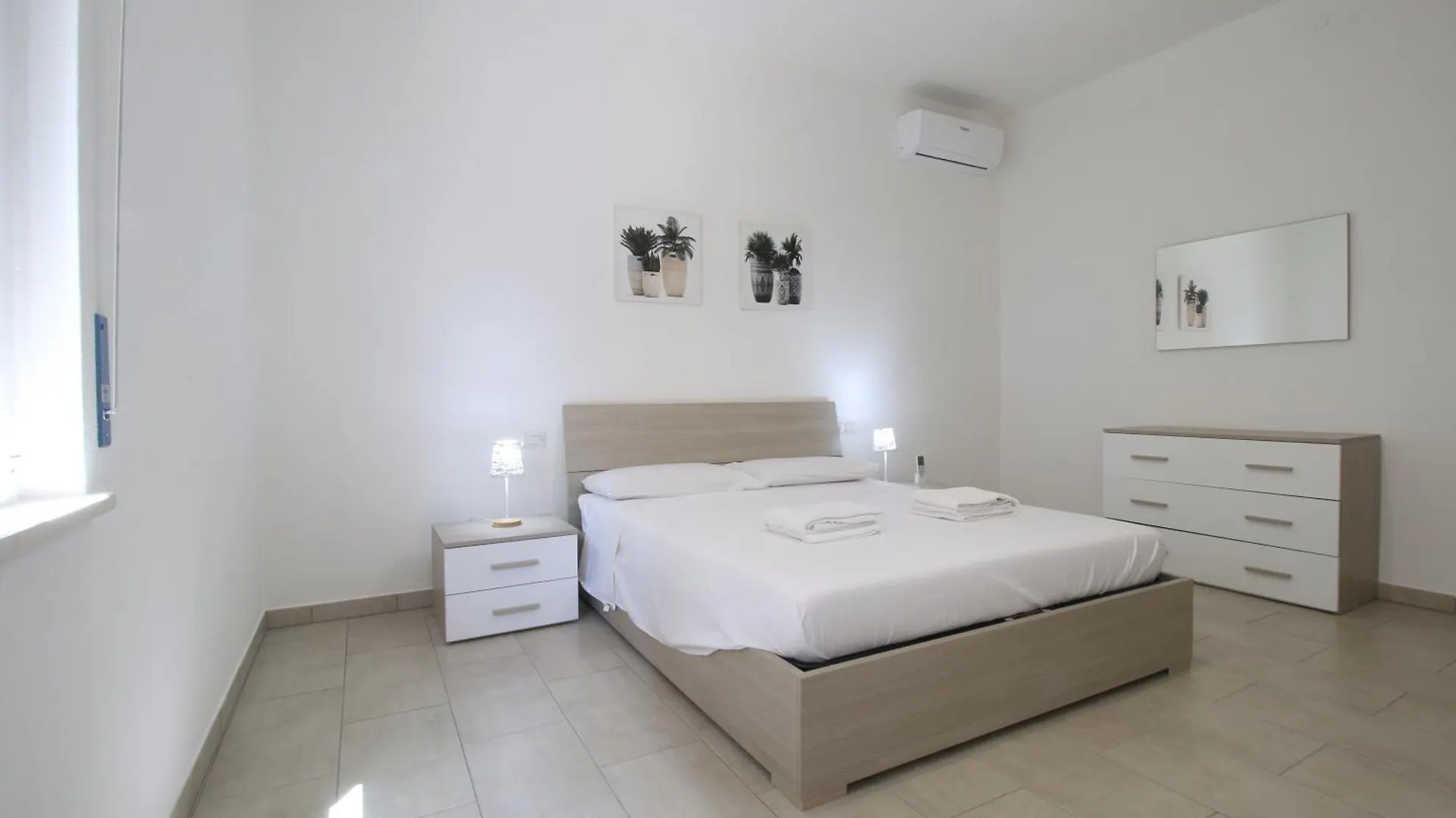 White Dream Apartment Oristano 0*,  Itália
